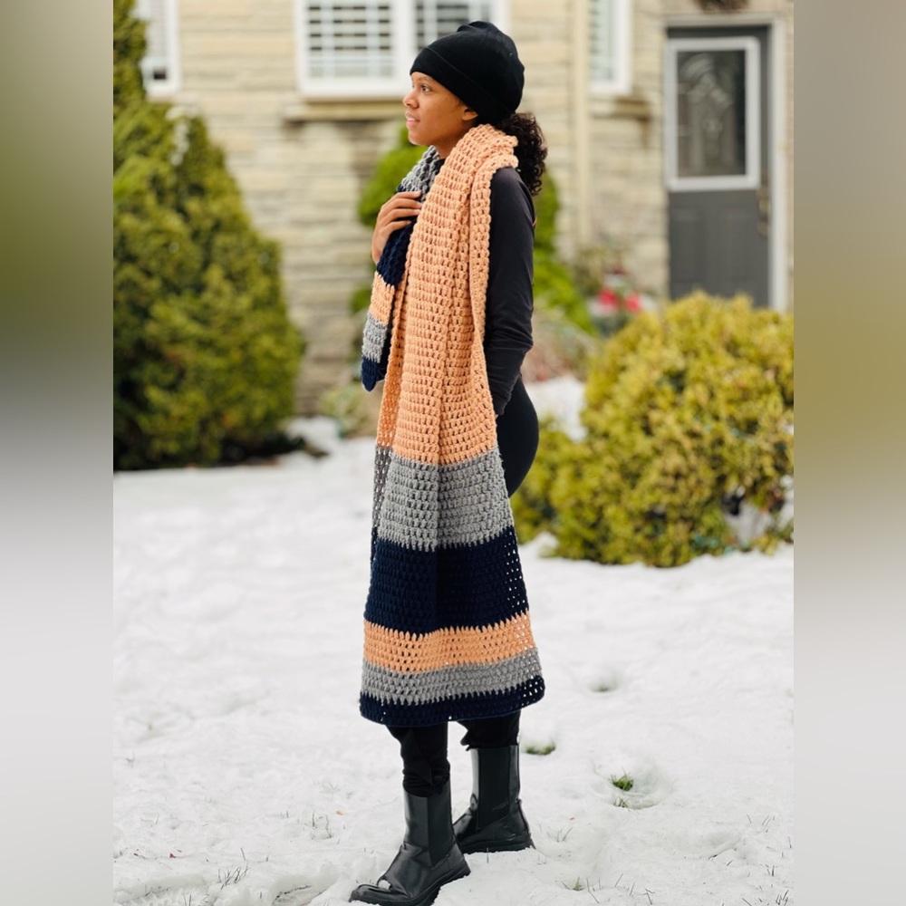 Long scarf made by hand